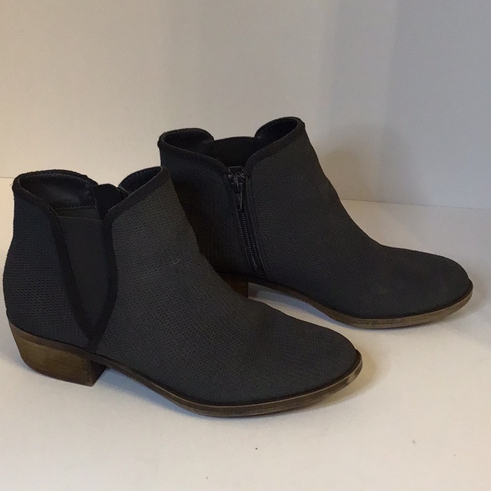 KENSIE GERONA GRAY SUEDE ANKLE BOOTS SZ 8M